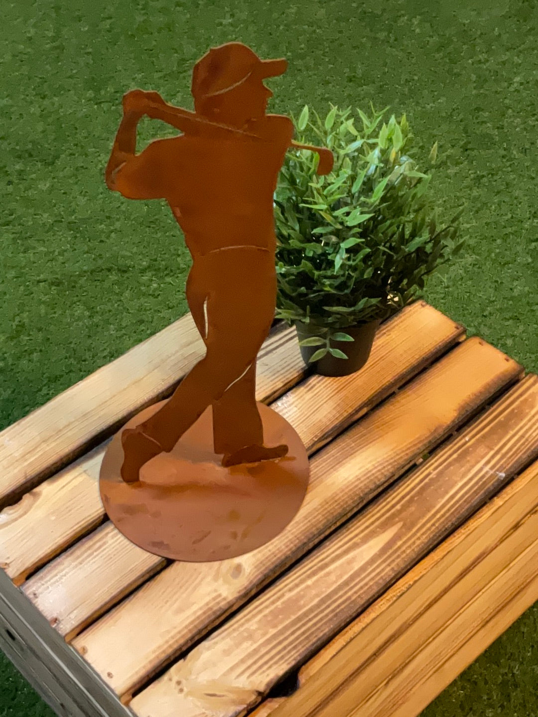 Rostiger Golfspieler Deko Figur 40 cm